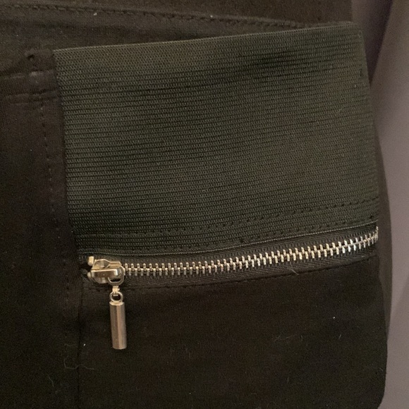 CI SONO black legging pants are super stretchy w/wide elastic band at waist. - Picture 2 of 7